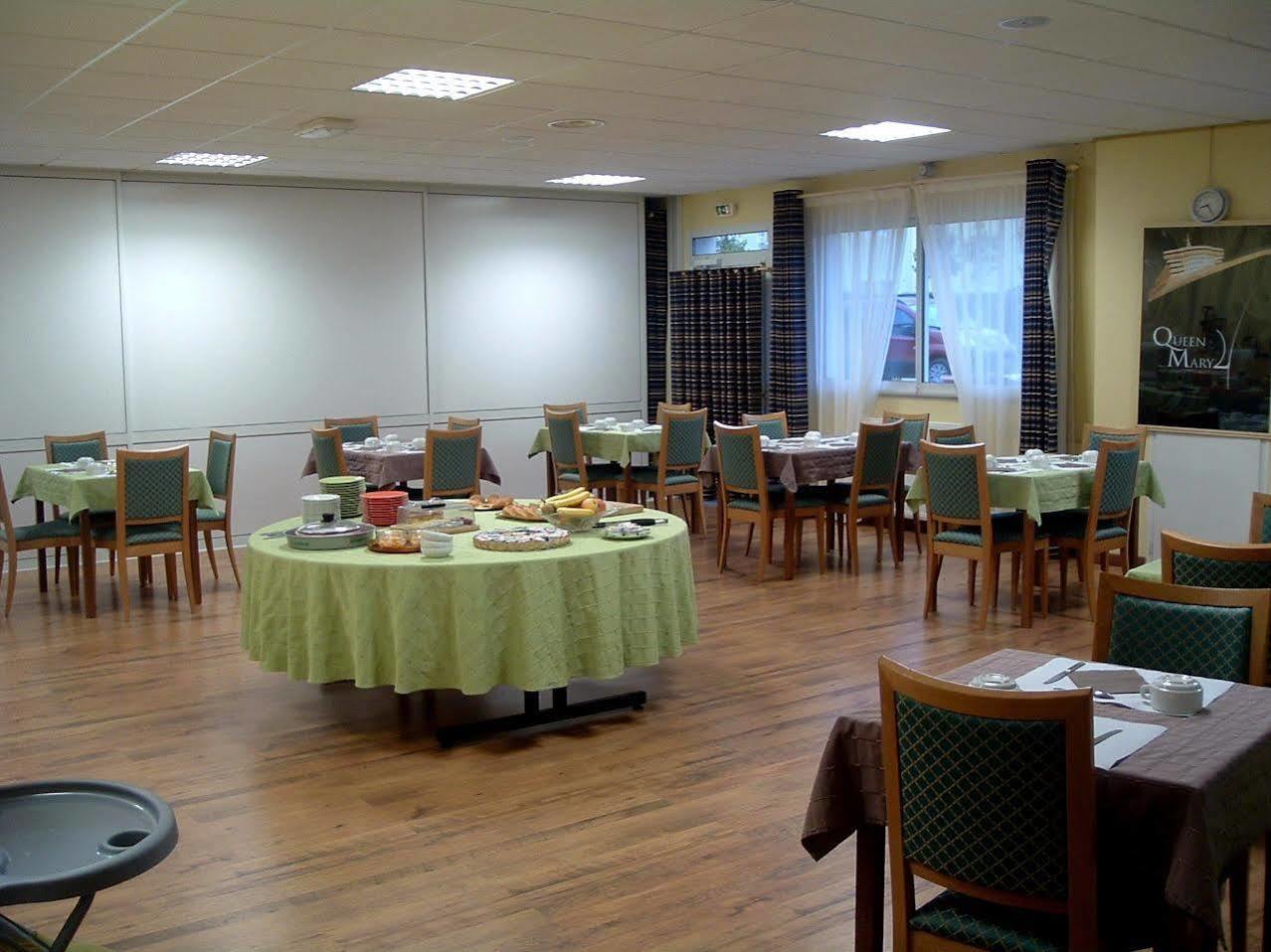 Brit Hotel Essentiel Pontivy Robic Exterior foto
